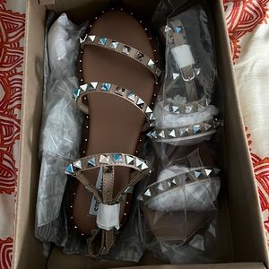 BNIB Steve Madden Gladiator Sandals 💕